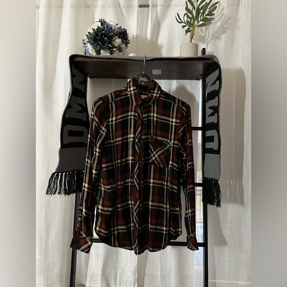 Plaid button down shirt// Casa Cabana - Picture 1 of 2
